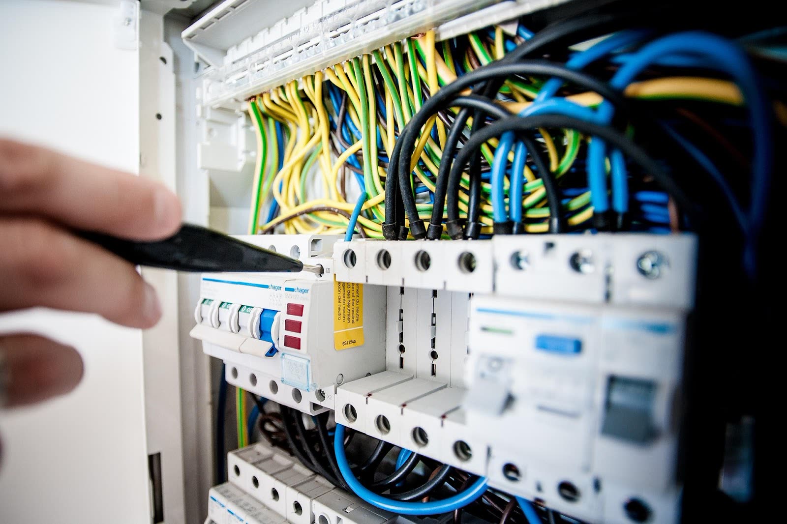 Contrôle d’un tableau électrique et de ses disjoncteurs